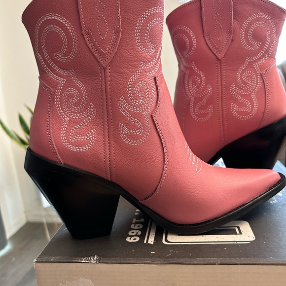 Women's Pretty N' Prissy Fashion Boot, Pink, 10 - Picture 10 of 13